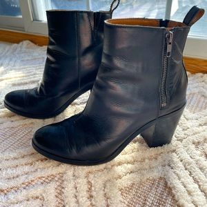 Gap Women Leather Heeled Boot with Zipper